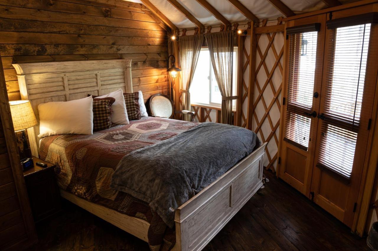 Вилла Tranquil Haven Luxy Yurt - Creekside Glamping With Private Hot Tub Topton Экстерьер фото
